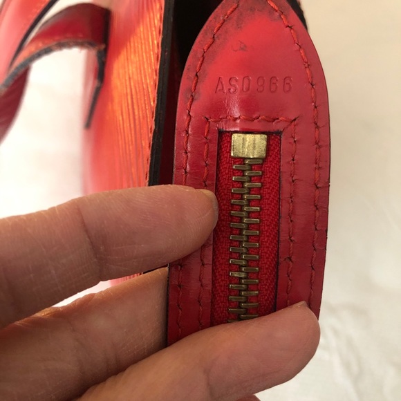 Authentic Louis Vuitton Epi St. Jacques GM. - Picture 11 of 16